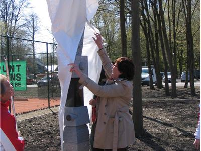 Ontwerper Jorg van Dael en Brigitte Quick onthullen het beeld